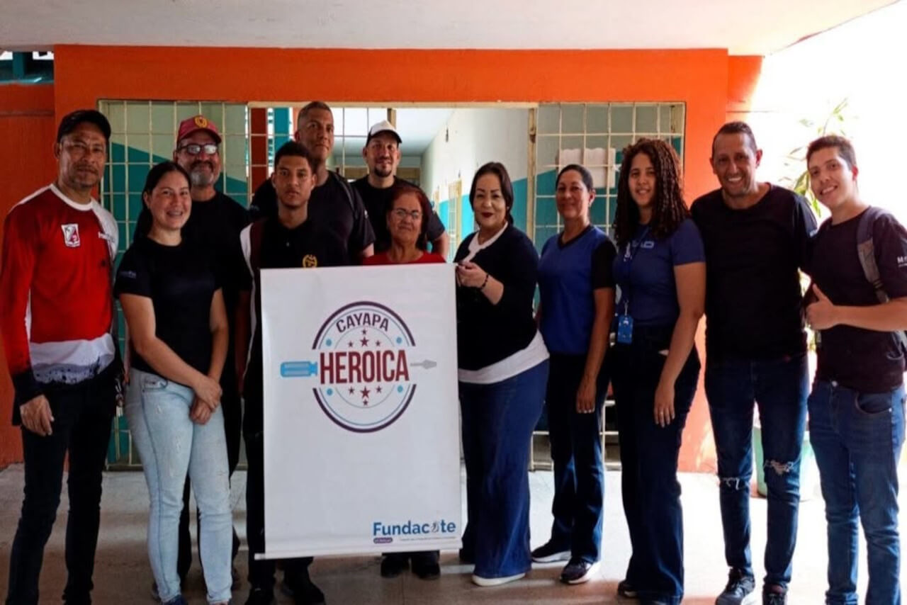 Lee más sobre el artículo Cayapa Heroica recupera sistemas de climatización en complejo educativo de Monagas