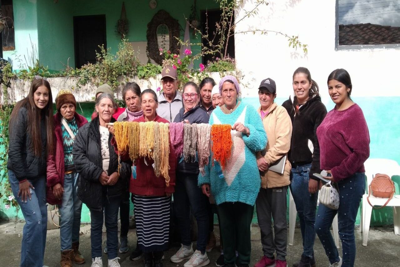 En este momento estás viendo Fundacite Mérida fortalece la actividad textil con taller de tintes naturales para lana