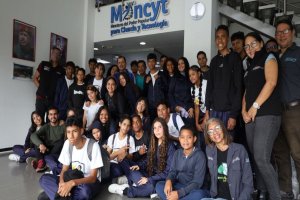 Lee más sobre el artículo Jóvenes petareños exploran el motor de la tecnología venezolana en la Fundación Cendit