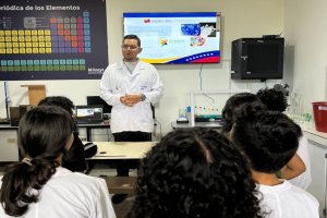 Lee más sobre el artículo Semilleros científicos en Mérida exploran el mundo de la química y la cristalografía