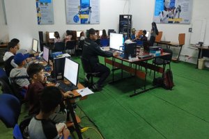 Lee más sobre el artículo Mincyt capacita a estudiantes zulianos en robótica con la Agenda Pequeños Ingenieros