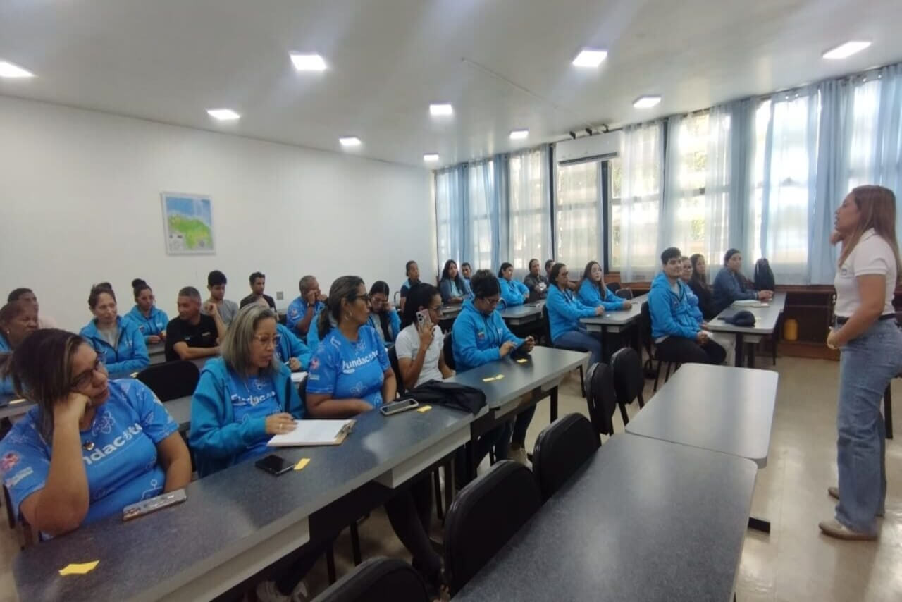 En este momento estás viendo Trabajadores adscritos al Mincyt reciben capacitación en respuesta emocional ante sismos y contingencias
