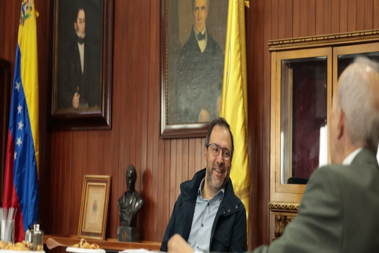 En este momento estás viendo Gobierno Bolivariano y la UCV avanzan en agenda conjunta para fortalecer la investigación científica