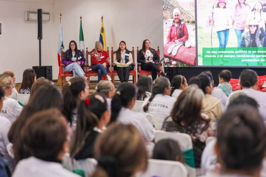 Más de 300 agricultoras de la región andina intercambiaron saberes ancestrales y científicos para fortalecer la producción agrícola nacional