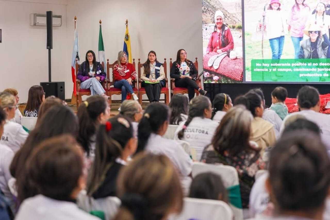 En este momento estás viendo Más de 300 agricultoras de la región andina intercambiaron saberes ancestrales y científicos para fortalecer la producción agrícola nacional